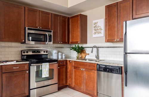 Central Business District Apartment | Roami at Hibernia Tower