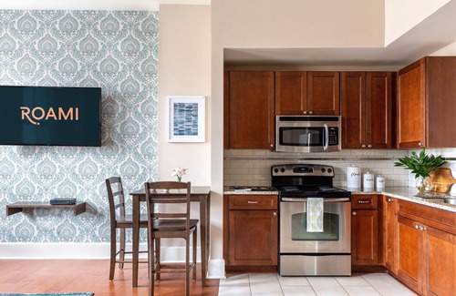 Central Business District Apartment | Roami at Hibernia Tower
