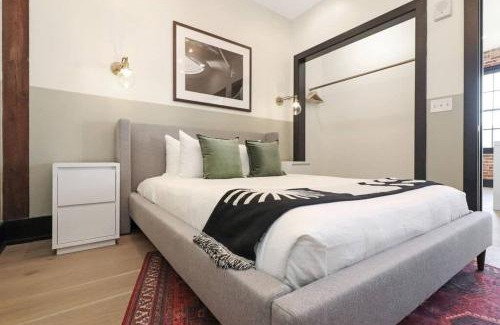 Arts/Warehouse District Apartment | Roami at The Lola Near Bourbon St 3BR #58
