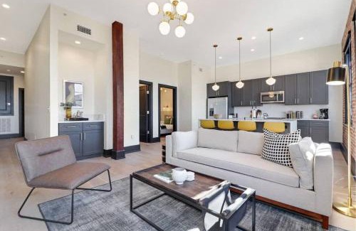 Arts/Warehouse District Apartment | Roami at The Lola Near Bourbon St 3BR #59