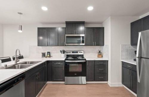 Riverside Apartment | Roav Stays - J and K Luxury Apartment 304