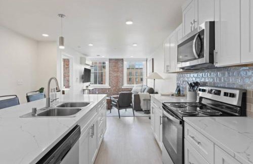 Riverside Apartment | Roav Stays - J and K on Main Luxury Apartment 405