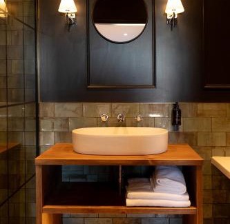 Tweedmouth Hotel | Rob Roy - Self Check-In Boutique Accommodation