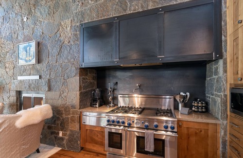 Mountain Village House | Robber's Roost- Sprawling, Ski In/Out, Arcade, Pool Table, & More!