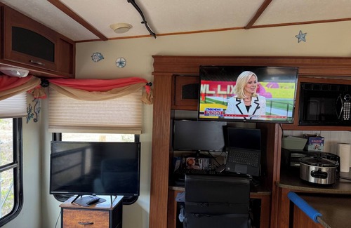 Mayo House | Robbins Nest 1 is a cozy RV with 1 bedroom in fantastic Mayo, FL.