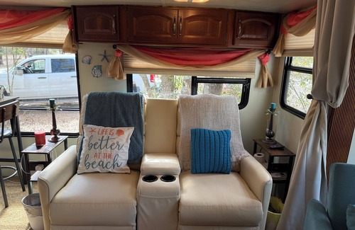 Mayo House | Robbins Nest 1 is a cozy RV with 1 bedroom in fantastic Mayo, FL.