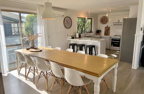 Waterhouse House | ROBE TWO FIVE - Pet friendly outside, WiFi, wood fire