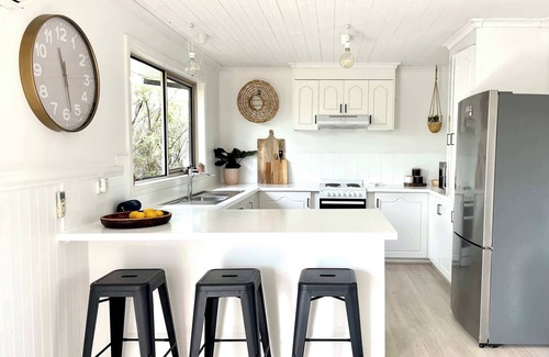 Waterhouse House | ROBE TWO FIVE - Pet friendly outside, WiFi, wood fire