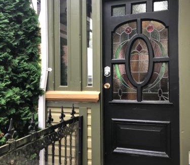 James Bay Bed & Breakfast | Robert Porter House Inn