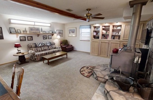 Red River House | Roberts Trappers Lodge - Upper Valley - Pet Friendly! - WiFi- Trailer Parking -