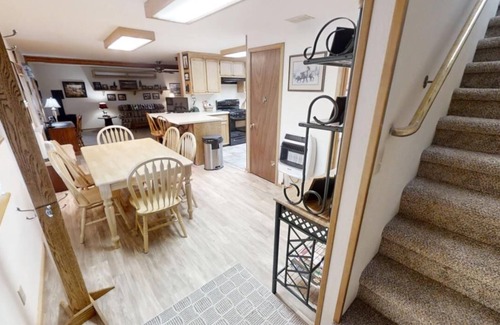 Red River House | Roberts Trappers Lodge - Upper Valley - Pet Friendly! - WiFi- Trailer Parking -