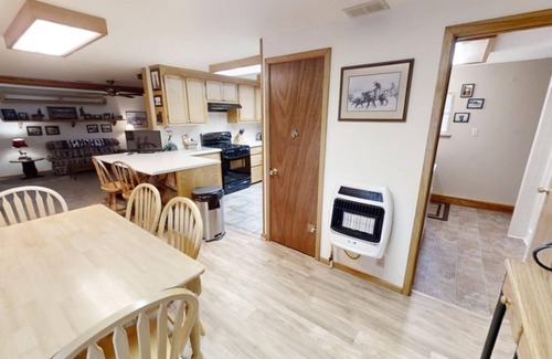 Red River House | Roberts Trappers Lodge - Upper Valley - Pet Friendly! - WiFi- Trailer Parking -