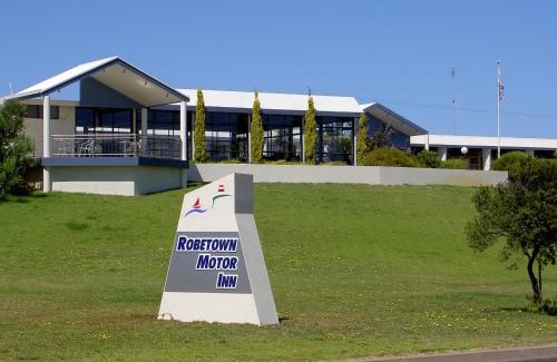 Waterhouse Hotel | Robetown Motor Inn & Apartments