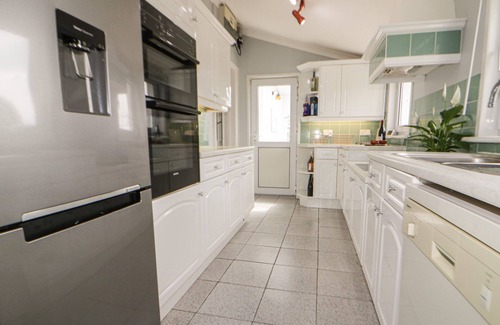 Saint Austell Bay House | ROBIN HILL, pet friendly, character holiday cottage in St Austell
