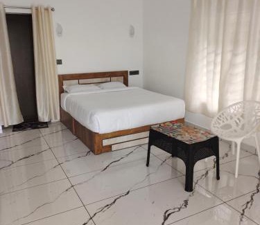 Elappara Apartment | Robin's Paradise Deluxe Villa