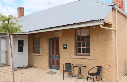 Oatlands House | Robinson Cottage