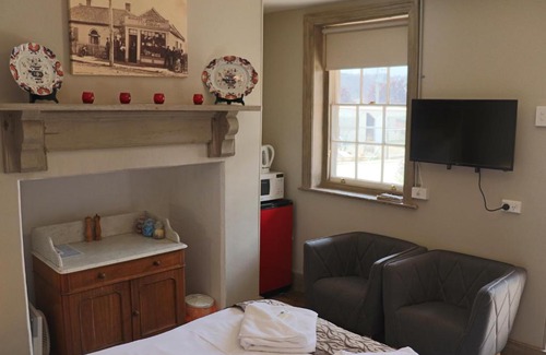 Oatlands House | Robinson Cottage