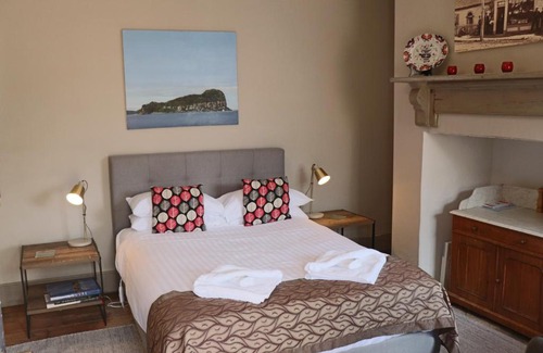 Oatlands House | Robinson Cottage