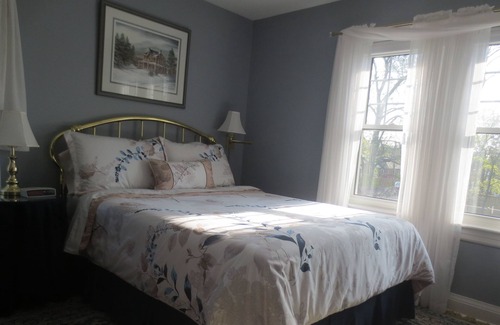 Thorold Bed & Breakfast | Robinsong Bed and Breakfast