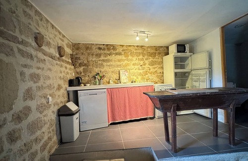 Cavagnac House | Rocamadour-Padirac. House 2 Bedrooms. Sleeps 5. Charming.