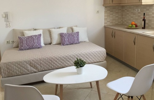 Jala Apartment | Rock Apartment close to the beach