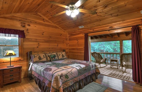 Mineral Bluff Cabin | Rock Away - Creek Fishing, relax on the deck + Pet Friendly!
