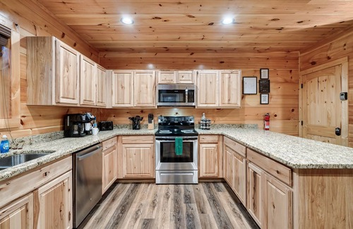 Pigeon Forge Cabin | Rock Bottom Prices Next Week! 1mi to Pkwy, Arcade, Pool Table, Dog-Friendly