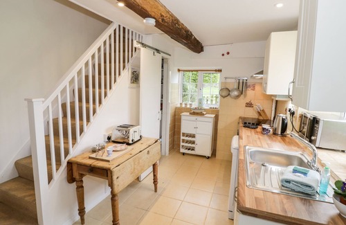 Little Cowarne Cottage | ROCK COTTAGE, pet friendly, with open fire in Tenbury Wells