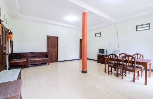 Wonosari Hotel | Rock Garden Homestay & Resto