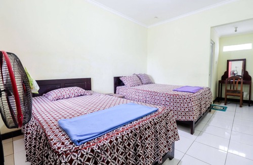 Wonosari Hotel | Rock Garden Homestay & Resto