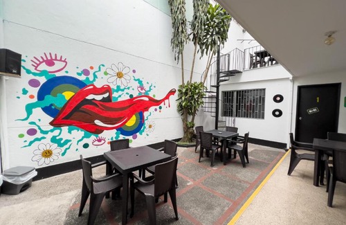 Florida Nueva Hostel | Rock Hostel Medellin
