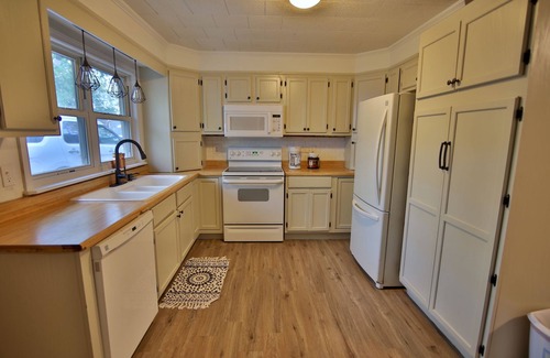 Thayer House | Rock House Retreat - 2 miles from Spring River! Walking distance to restaurants!