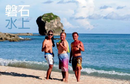 Sail Rock Beach Bed & Breakfast | Rock House