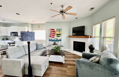 Indian Point Condo | Rock Lane 144 lakefront with resort amenities!