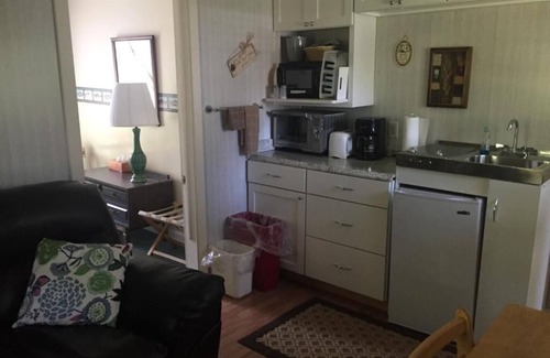 Alexandria Bay Hotel | Rock Ledge Motel