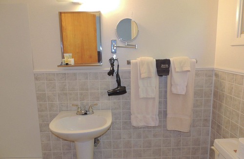 Alexandria Bay Hotel | Rock Ledge Motel