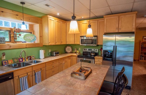 Buck Mountain Cabin | Rock n Rhapsody - Blue Ridge Log Cabin - Minutes to West Jefferson - Fireplace - Foosball