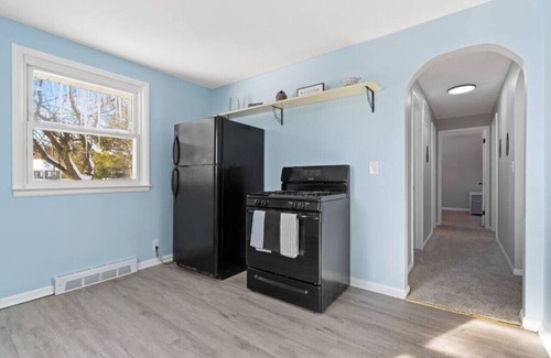 Port Sanilac House | Rock n Roll! DT 2bd home! Walk to beach, bars&more