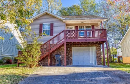 Pigeon Forge Ski Chalet | Rock of Ages, Hot Tub, Game Room, WIFI, Free Attraction Tickets, Near Parkway!