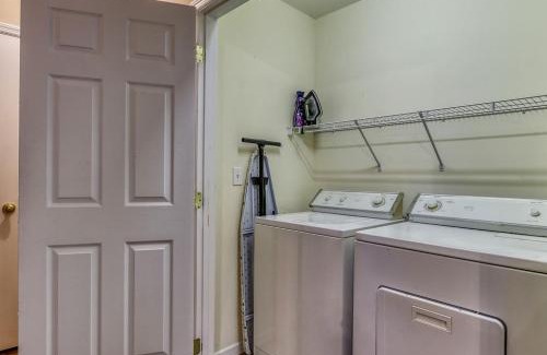 Pigeon Forge Ski Chalet | Rock of Ages, Hot Tub, Game Room, WIFI, Free Attraction Tickets, Near Parkway!