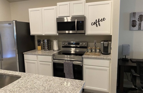 Lubbock House | ROCK&ROLL~KING BED-TEXAS TECH-LUBBOCK- NEW-3 BDRM SLEEPS 6