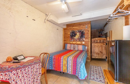 Medicine Park Cabin | Rock & Roll Room- Perfect for a Couple ready to paint the town in Medicine Park