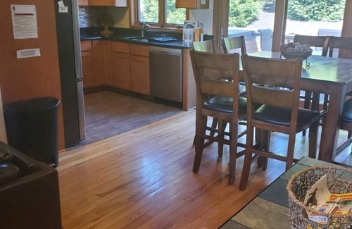 Lake Harmony House | Rock's Ridge: Summer at the Lake, Winter on the Slopes, HotTub, Linens Included!
