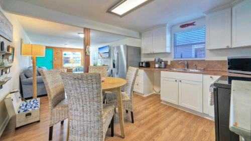 Old Town House | Rock the Boat by AvantStay 5 Blocks to Beach