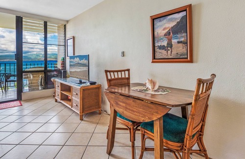 Maalaea Condo | Rock to the Roll of the Surf!