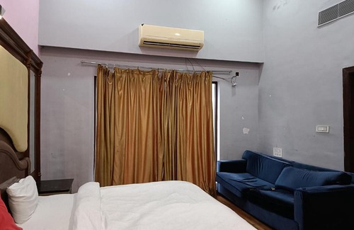 Aarey Colony House | Rock villa