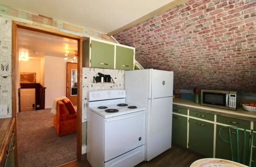 Rockaway Beach Apartment | Rockaway Artist's Retreat at the Beach!n30-Day Minimum/Discounts!