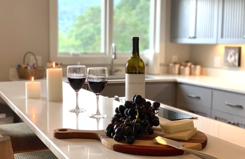 Afton House | Rockfish Farmhouse - Home In the heart of The Rockfish Valley