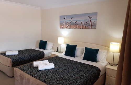Rockhampton Hotel | Rockhampton Palms Motor Inn