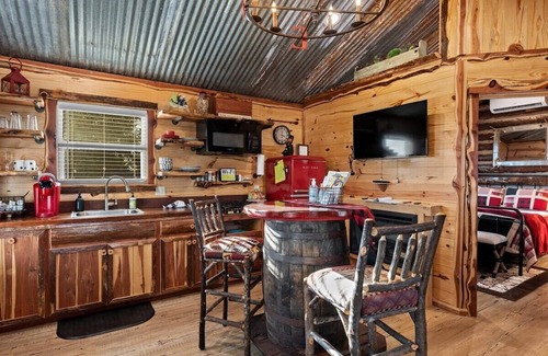 Fredericksburg Cabin | Rockin' R - Shining Star Cabin